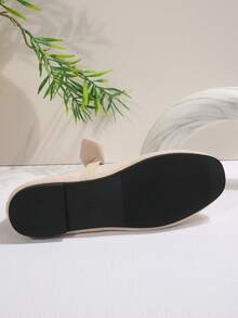 Sepatu Balet Wanita Model Slip-On Warna Beige dengan Ujung Persegi, Tali Elastis, dan Hiasan Pita, Cocok untuk Pemakaian Sehari-hari, Pesta, dan Kantor - Krem - View 8