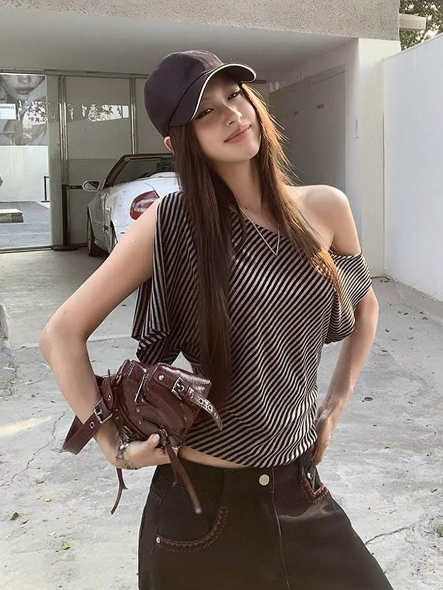 休閒短袖T恤 新款夏季條紋設計不對稱肩女款上衣 黑色 - 黑色 - 查看 1