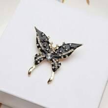 Light Luxury High-End Butterfly Brooch For Women, Niche Personalized Suit Lapel Pin, Vintage Elegant Brooch Corsage Accessory - Butterfly Brooch - View 4