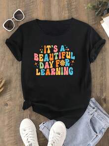 Camiseta con letras coloridas y elegante. Poliéster suave, verano. - Negro - Ver 1