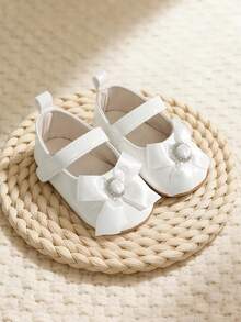 1 Pair Girls Bow PU Hook And Loop Design Flat Non-Slip Walking Shoes 0-1 Years Infant Princess Shoes White Shoes Court Style Cute Baptism Shoes Suitable For Spring And Autumn - White - View 4