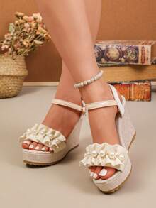 2026 Mùa hè Mới Sandal gót đế xuồng một quai khóa cài, Sandal đế dày phong cách Pháp thanh lịch đa năng đính ngọc trai, Phong cách công chúa thời trang đi nghỉ dưỡng - Màu be - Xem 8