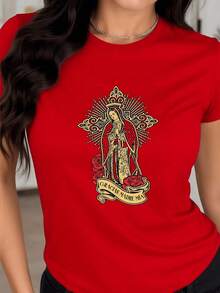 Fashionable Sacred Image Of The Virgin Mary Surrounded By Golden Rays And Red Roses, A Symbol Of Faith, Gratitude, And Hope. Women's T-Shirt, 100% Soft And Comfortable Cotton. - 紅色的 - 查看 1