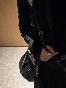 日韓風小眾設計Ins風夾鏈包，通勤戶外日常購物手提包，極簡時尚手提斜背包 - 黑色 - 查看 5