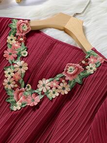 Plus Size Floral Embroidered Short Sleeve Set With Elastic Waist, Color Block Print And Embroidered Shorts - Dark Red-a - View 3