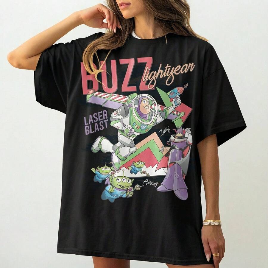 Unisex Disney Baumwoll-T-Shirt With "Buzz Lightyear Laser Blast" Retro Print, Buzz, Zurg And Die Alien Im Bunten 90er-Jahre-Stil - 黑色 - 查看 1