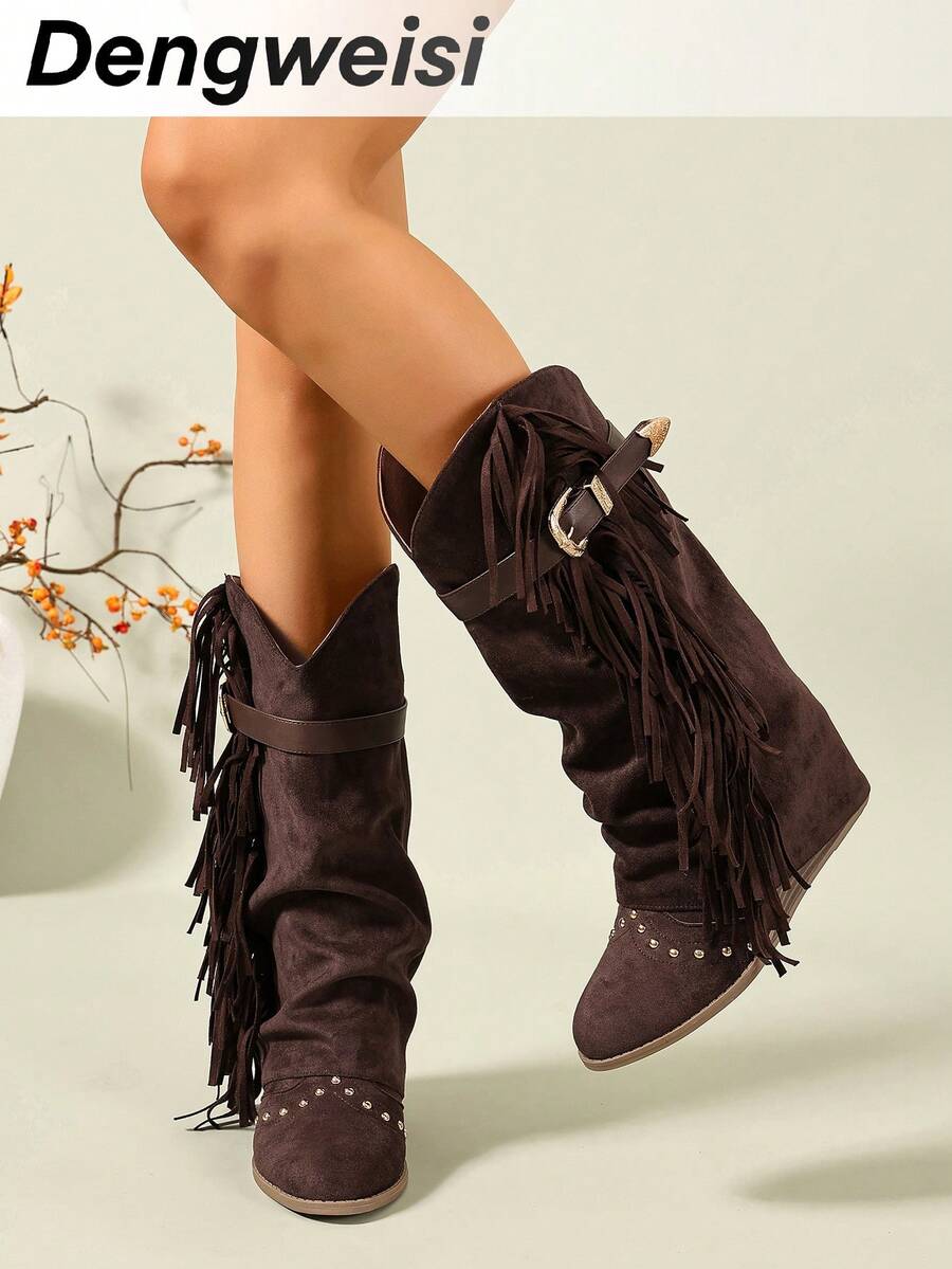 Sepatu bot wedges selop selutut warna cokelat tua untuk wanita, ujung bulat, nyaman dan serbaguna, bergaya punk dengan gesper tali, rumbai dan hiasan paku keling, cocok untuk kantor, perjalanan, pemakaian sehari-hari, liburan, dan gaya jalanan. - Coffee Brown - View 1