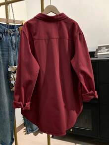Camisa casual de mujer talla grande con botones delanteros y bolsillo de unicolor - Burdeos - Ver 3