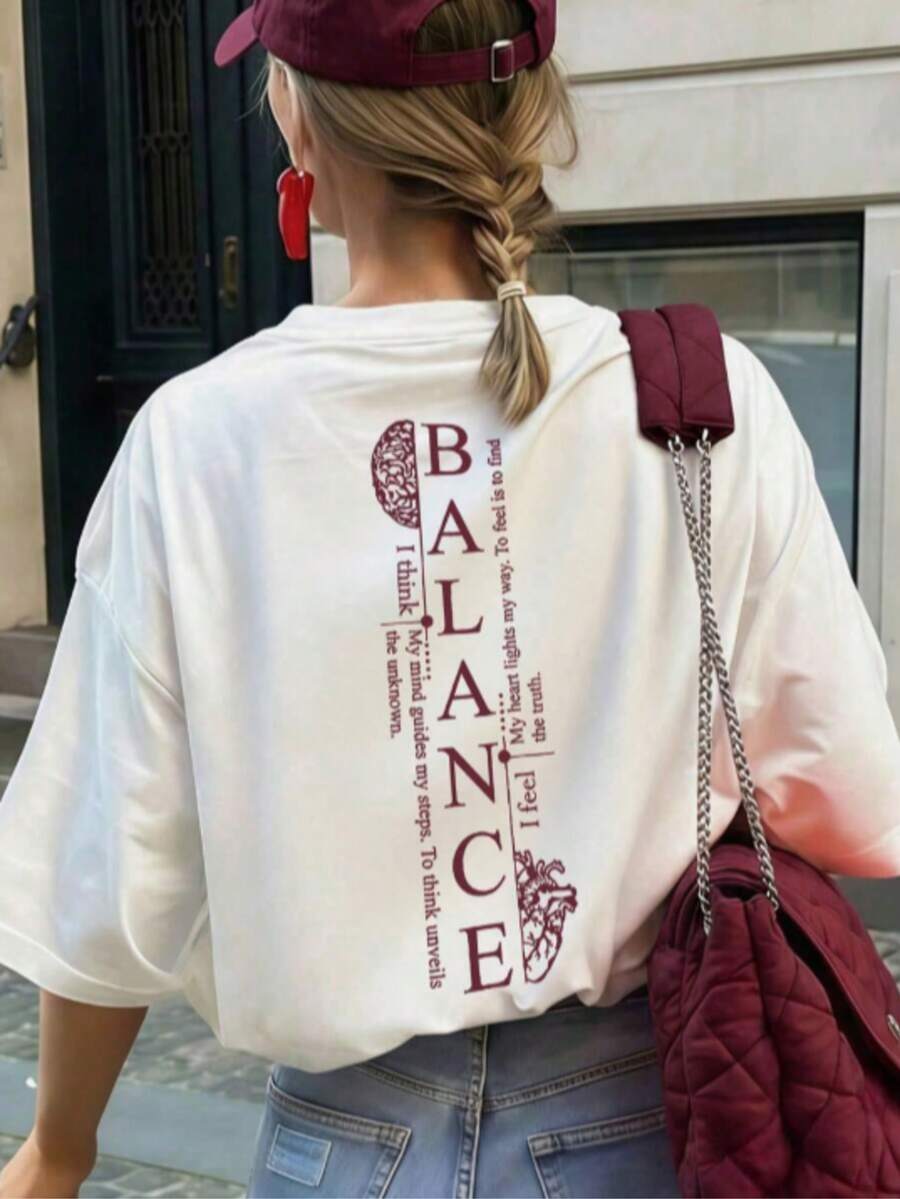 Camiseta Retro Oversize con Estampado Vertical "BALANCE" y Patrón de Cerebro & Corazón. Diseño con Temática de Salud Mental, Suave y Cómoda para Uso Casual Diario. - Blanco - Ver 1