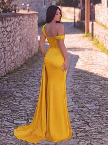 Đầm maxi satin bất đối xứng thanh lịch, vai đính sequin, xẻ tà cao eo, hoàn hảo cho các buổi dạ tiệc, sự kiện sang trọng - Màu vàng - Xem 2