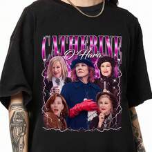 Catherine O'Hara Pirate T-Shirt, Catherine O'Hara Tribute T-Shirt, Gift For Catherine O'Hara Fans, Vintage Catherine O'Hara T-Shirt From The 90s. - 黑色 - 查看 1