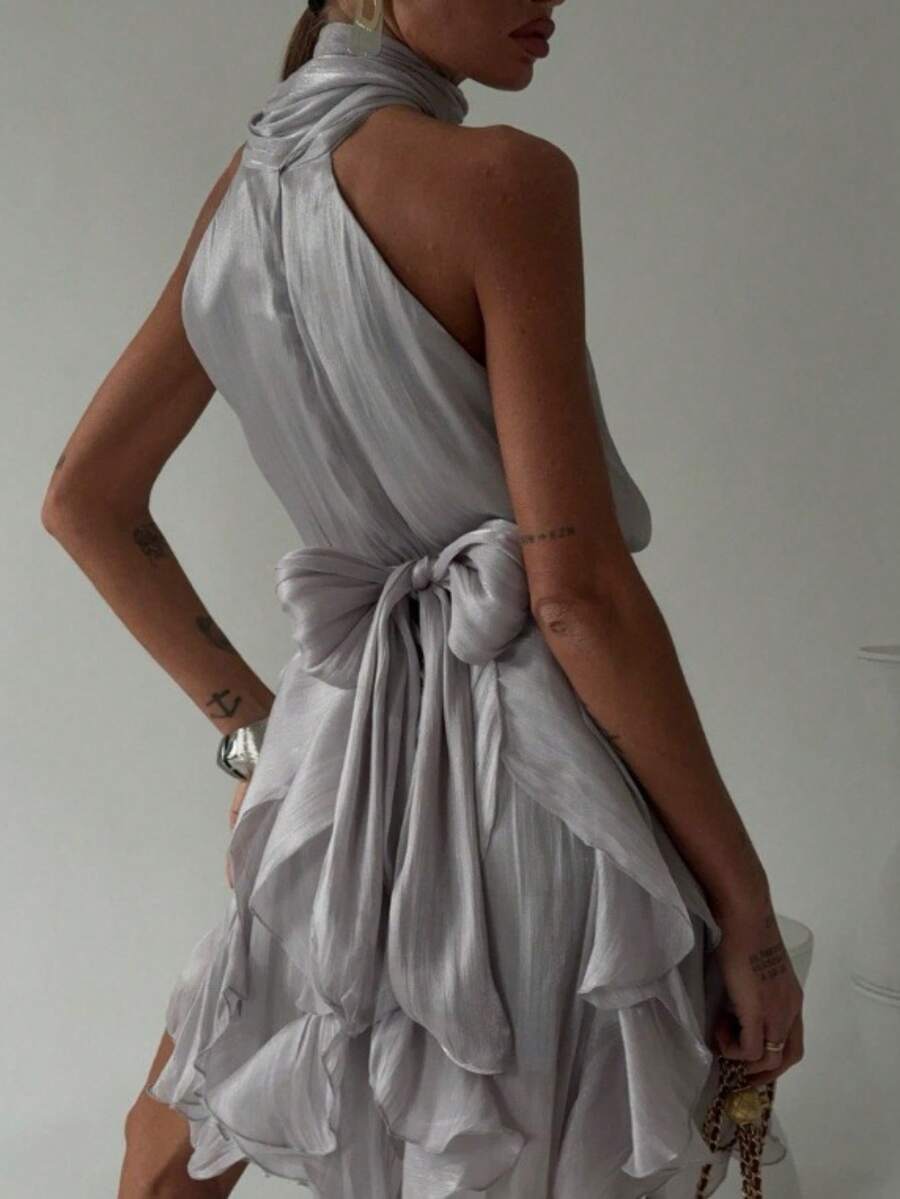 Vestido halter estilo francés, nueva colección verano 2026, diseño de creador, sin mangas, con cintas y volantes - Plateado - Ver 1