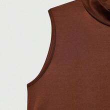 wsb   - Colección de ropa femenina de moda Qadelle Vestido de mujer de satén con cuello alto sin mangas, cintura plisada, forma asimétrica y sexy, con adorno de encaje. - Celeste - Ver 9