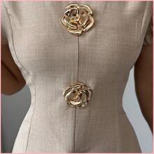 Elenzya Vestido mini de corte ajustado y acampanado con cuello en V, mangas cortas y decoración de botones metálicos color oro rosa, estilo de oficina, para verano - Caqui - Ver 8
