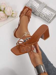 Neue Damen-Sandalen in Große Größen, minimalistisch, bequem und vielseitig, mit quadratischer Zehenpartie, offener Zehenpartie, Cut Out Design, drei Riemen und klobigem hohen Absatz, elegant für Partys, Urlaub, lässig, modisch, für Outdoor und Strand im Sommer - Braun - Übersicht 1
