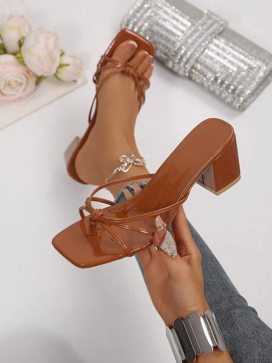 Neue Damen-Sandalen in Große Größen, minimalistisch, bequem und vielseitig, mit quadratischer Zehenpartie, offener Zehenpartie, Cut Out Design, drei Riemen und klobigem hohen Absatz, elegant für Partys, Urlaub, lässig, modisch, für Outdoor und Strand im Sommer - Braun - Übersicht 1