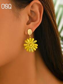 OOQ 1 Pair Casual Minimalist Handmade Woven Seed Bead Daisy Pendant Earrings, Personalized Fashion Creative Niche Design Women's Earrings, Suitable For Women's Daily Wear, Vacation And Banquet (Handmade Seed Bead Color, Position, Quantity, And Shape Are Random) - Yellow - View 4