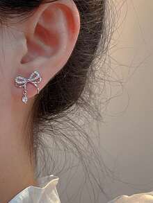 Pendientes largos con diamante de imitación con diseño de lazo - Plateado - Ver 3