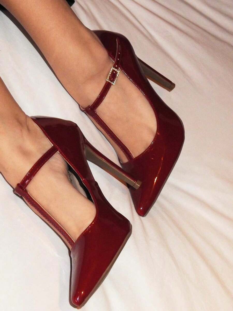 Women's Stiletto Heel Shoe (11cm) With Central Strap And Rhinestone Buckle - Autumn/Winter - 馬爾貝克清漆 - 查看 1