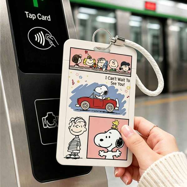 MINISO Snoopy Peanuts Dompet Kartu Geser dengan Tali Leher, Gantungan Kunci, atau Tali Kulit Kepang untuk Musim Kembali ke Sekolah, Karakter Anime Retro Lucu, Tempat Pelindung Kartu Identitas Pelajar dan Kartu Bus