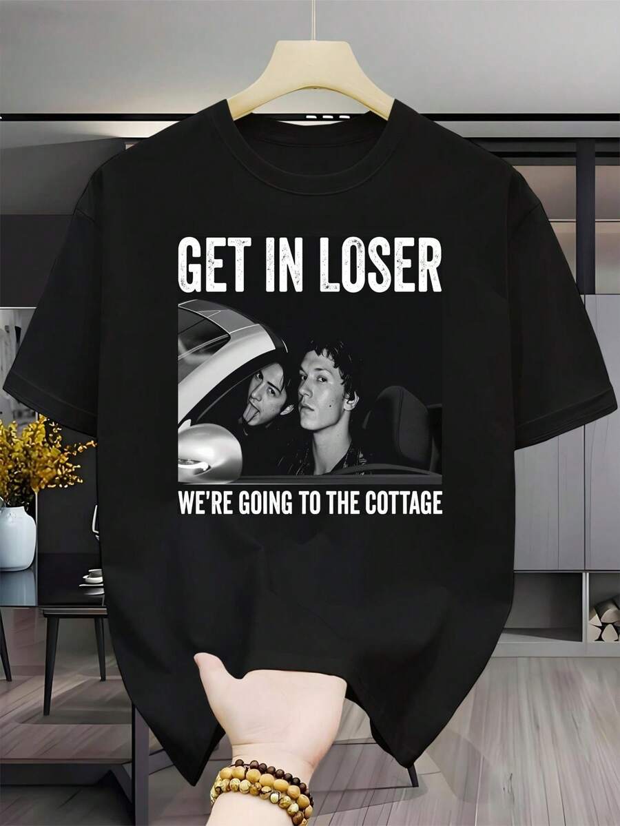 Camiseta masculina plus size "Entra aí, perdedor, vamos para a cabana", criada por Ilya Rozanov e Shane Hollander. Modelo Gildan Comfort Shirt, com estampas gráficas populares, g - Voltar - Ver 1