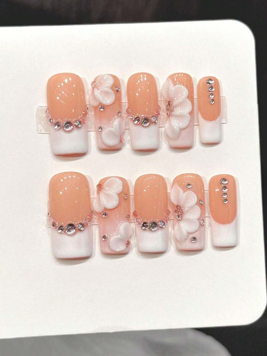 手工長方型穿戴式美甲貼片，Y2K辣妹風白色指甲，3D雕花設計，閃亮亮，夏季美甲，適合女性與女孩，適用於派對、儀式及日常佩戴，女士與女孩的理想禮物