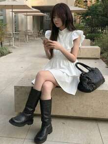 純色可愛休閒荷葉邊下擺鈕扣女款夏季無袖短洋裝，居家日常穿著，優雅白色 - 白色 - 查看 6