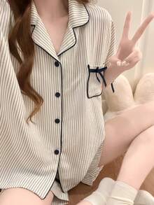 2件組女款睡衣家居服套裝，翻領開襟外套直條紋印花附胸前口袋與蝴蝶結裝飾，簡約短袖短褲，適合春夏季 - 黑與白 - 查看 4