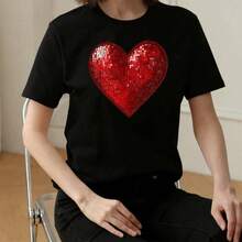 Esta camiseta de moda tiene un diseño de cuello redondo. Su superficie está decorada con exquisitos patrones de dibujos animados. Perfecto para usar en pareja. - Negro - Ver 1
