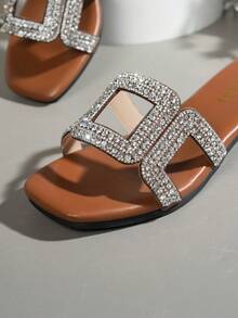 Sandalias tipo slide de estilo coreano con exquisitos strass, correa en forma de H, tacón bajo de bloque y punta cuadrada, para playa, vacaciones y uso casual - Marrón - Ver 7