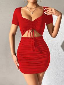 Vestido urbano  y moderno con recortes, manga corta, cuello en V, con lazos y ajustado a la cadera - [Rojo] - Ver 2