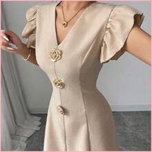 Elenzya Vestido mini de corte ajustado y acampanado con cuello en V, mangas cortas y decoración de botones metálicos color oro rosa, estilo de oficina, para verano - Caqui - Ver 6