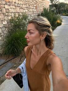 Vuslat 女款夏季短版V領無袖素色仿亞麻優雅梭織面料短洋裝，適合海邊度假、派對、婚禮賓客、假期、生日派對 - 卡其色 - 查看 4