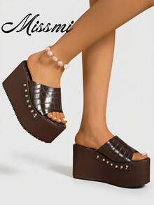 Giày sandal đế xuồng họa tiết da báo đính đinh tán mới cho nữ mùa hè, phụ kiện không thể thiếu khi đi du lịch. - màu nâu - Xem 1
