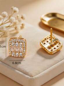 1 Pair French Style Elegant Square Stud Earrings, Micro-Inlaid Craftsmanship, Delicate And Exquisite, Sophisticated Style - Earrings - View 2