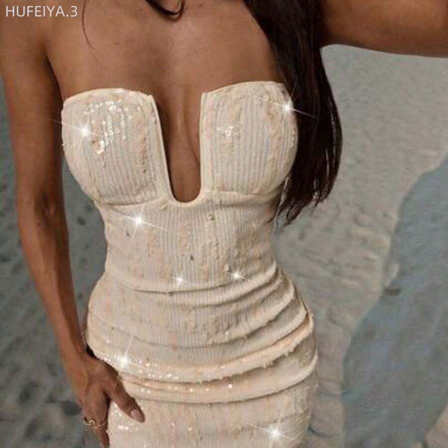 Yunuo Menswear Vestido ajustado sin mangas con decoración metálica y escote abierto para mujeres - Albaricoque - Ver 1