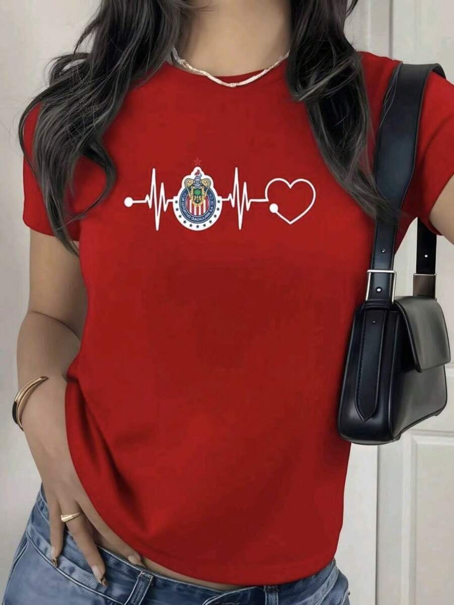 [Flash ] Graphic Depicting A Heartbeat Accompanied By A Heart And A Team Emblem Symbolizing Passion And Love For Football. Women's T-Shirt, 100% Cotton, 220g. Y2K Style T-Shirt For Women. - 紅色 - 查看 1