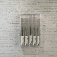 手持式縫紉機快速修補用，便攜式無線布料縫紉機附5個線軸與針，手動釘書機式縫紉機適用於衣服、牛仔褲、窗簾、DIY手工緊急修補。(5根針 + 500根白色橡膠針 + 500根黑色橡膠針) 手持式縫紉機，便攜式布料縫紉機，手動縫紉槍適用於衣服，快速修補縫紉工具，釘書機式縫紉，牛仔褲手縫縫紉機，緊急衣物修補套件，無線布料縫紉工具 - A - 查看 11