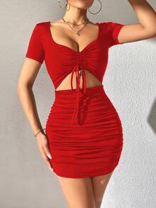Vestido urbano  y moderno con recortes, manga corta, cuello en V, con lazos y ajustado a la cadera - [Rojo] - Ver 3