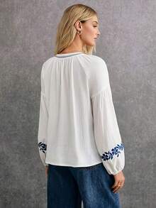 New 2026 Model:Camisa pura de manga larga estilo francés con bordado de temática étnica, ligera, cómoda y transpirable, perfecta para uso diario, desplazamientos y vacaciones - Blanco - Ver 4