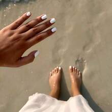 COSMI MILANO One Piece 9ml Effect Nail Polish With Moisturizing And Nourishing Treatment And Professional Salon Gloss Finish. With A Glossy Glass Effect, Natural Transparent Gel, Long-Lasting, Quick-Drying For Elegant And Professional Nail Care, Very Suitable For Use In Spring And Summer. - BIANCO LATTE - 查看 3