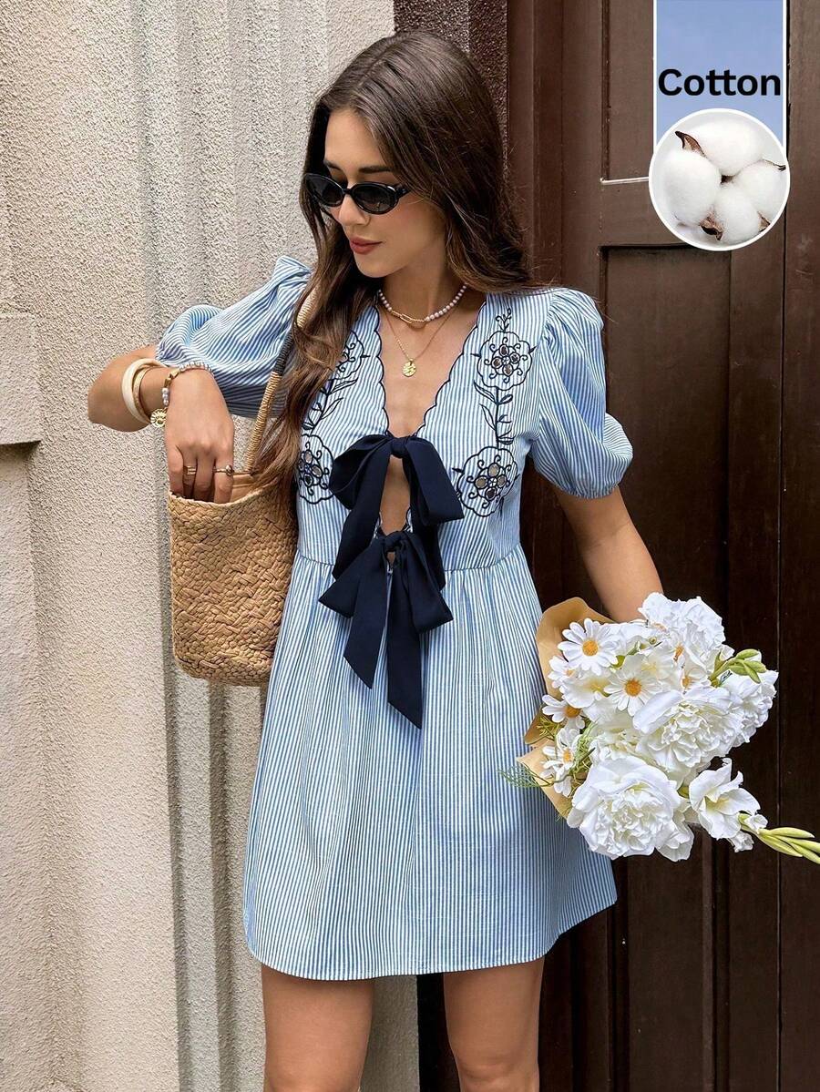 Vestido mini de moda con estampado floral, mangas abullonadas cortas y nudo delantero para mujeres - Azul y blanco - Ver 1