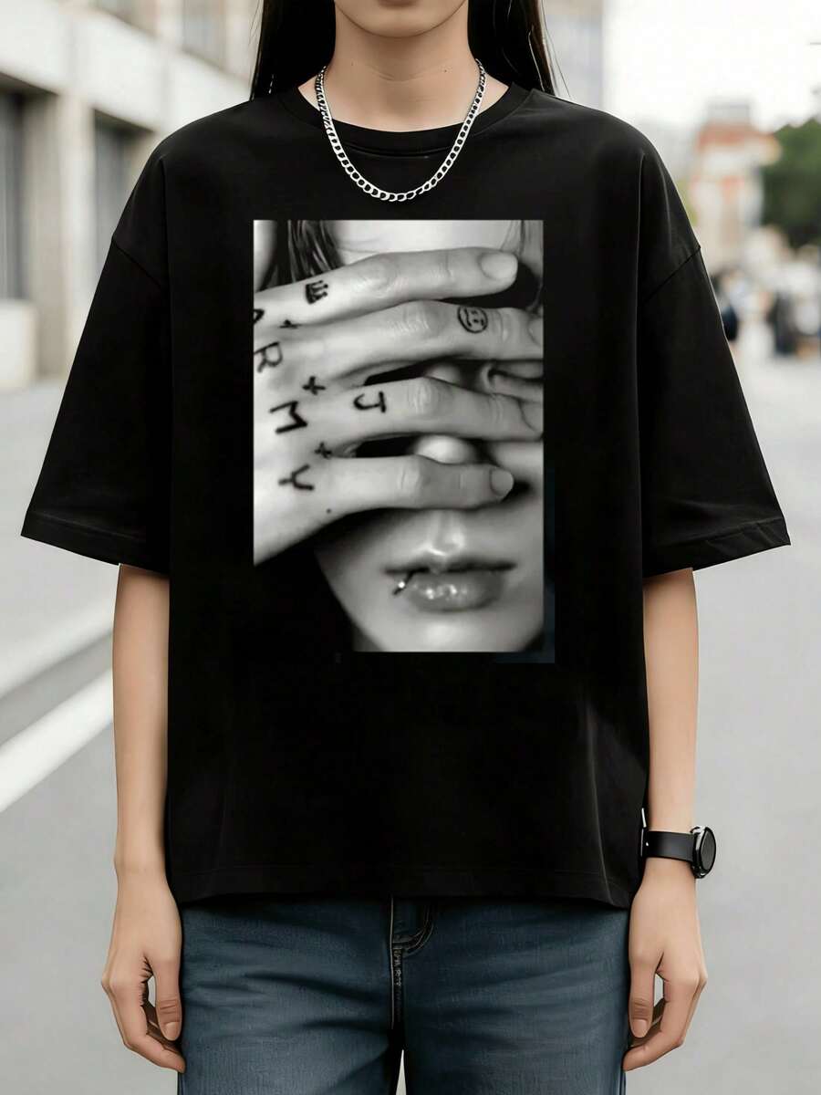 Casual Short-Sleeved Cotton T-Shirt, Black And White Graphic Print, Member Tattoo On Finger, Summer Style - 黑色 - 查看 1