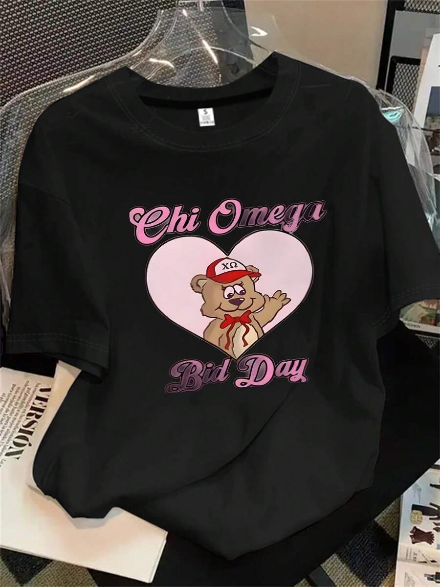 Camiseta de manga corta para mujer con estampado Chi Omega, estampado de oso de dibujos animados, ideal para primavera/verano. El regalo perfecto para las fiestas. - Negro - Ver 1