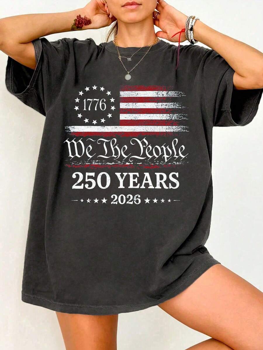 250週年圖案上衣 We The People 250年 2026日夏季上衣,女款休閒寬鬆大版圓領落肩短袖T恤 - 深灰色 - 查看 1