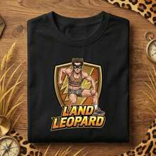 Camiseta de leopardo de HudsonWilliams Land, camiseta con broma interna, meme de héroe divertido, fan de nicho - Negro - Ver 1