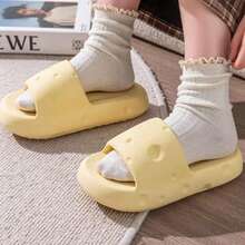 2026 Nuevas Pantuflas EVA de Suela Gruesa con Diseño Lindo y Dulce de Queso, Antideslizantes, Anti-Olor, Suela Blanda con Correa, Pantuflas Casuales de Moda para Primavera Verano, Uso Interior, Baño, Ducha y Exterior - Amarillo - Ver 2