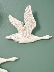 1 pieza Adorno de pared colgante de resina con forma de golondrina, decoración de pared, pájaro volador, adorno de pared de ganso, decoración suave para el hogar, adorno de pared de estilo de lujo tallado, artesanía de pájaro volador para decoración de pared, relieve 3D colgante de pared, se puede colgar directamente en la pared de fondo, entrada, pasillo, adecuado para diversas escenas del hogar - multicolor - Ver 5