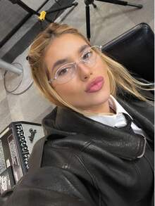 Eyeglasses With Silver Or Gold Frame, Clear Lenses, UV 400 Protection. A Perfect Everyday Accessory For Prescription Lenses Or To Complete Your Look. - 銀色 - 查看 1