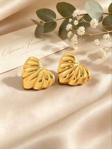 A Pair Of Minimalist, Thick-Banded Stainless Steel Heart-Shaped Earrings In Gold-Perfect As A Gift For A Female Friend. A Timeless Classic. - Gold - View 5